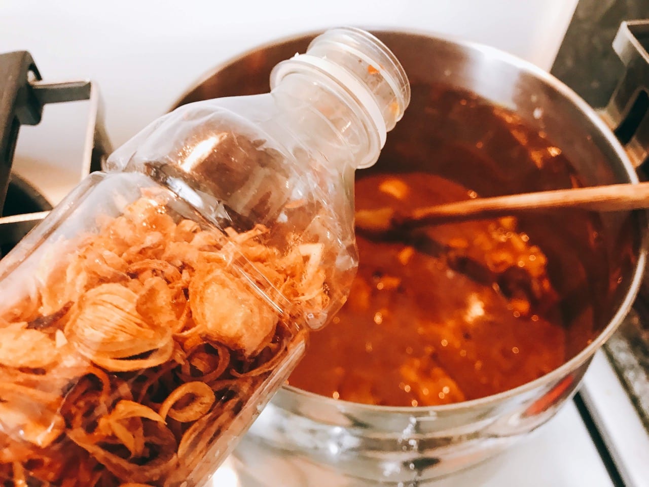 フライドオニオン and ガーリック フードアナリストちぇりのホーチミンの美味いもん