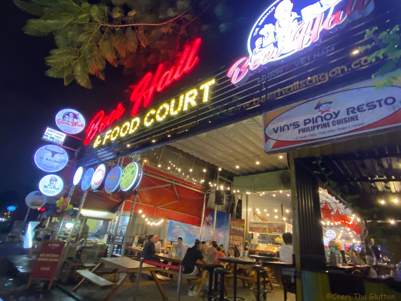 衝撃のお値段！お宝フライドチキンのお店を訪たらそこはビアホールだった！ The German Beer Hall & Food Court Thao Dien/ Spice Chicken