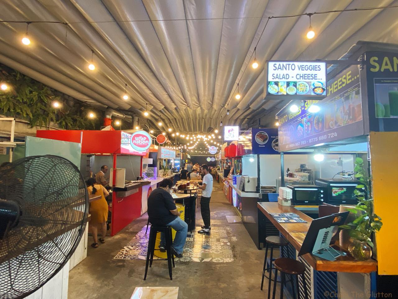 衝撃のお値段！お宝フライドチキンのお店を訪たらそこはビアホールだった！ The German Beer Hall & Food Court Thao Dien/ Spice Chicken