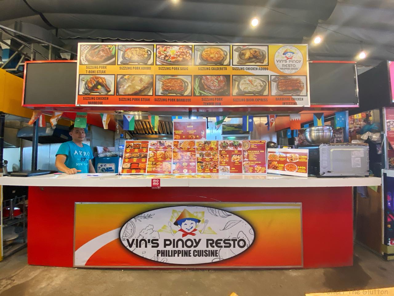 衝撃のお値段！お宝フライドチキンのお店を訪たらそこはビアホールだった！ The German Beer Hall & Food Court Thao Dien/ Spice Chicken