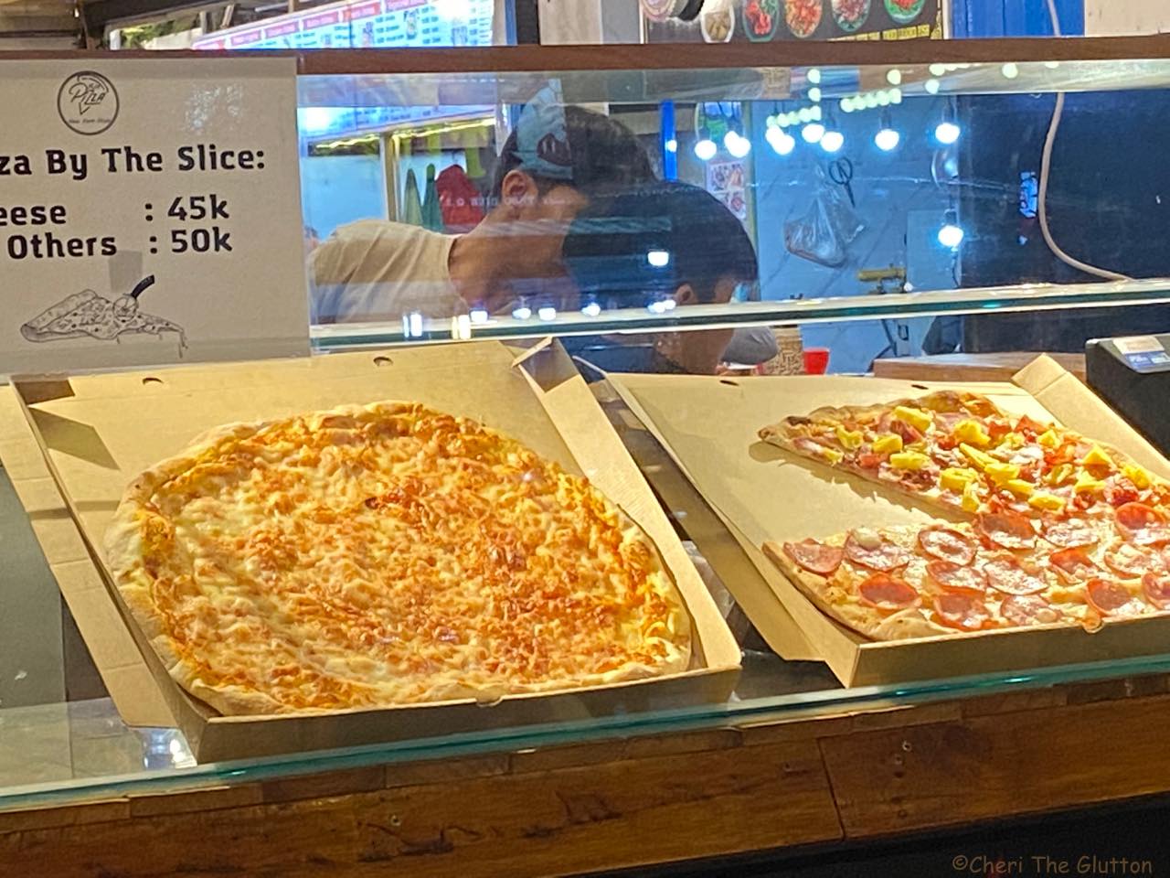 衝撃のお値段！お宝フライドチキンのお店を訪たらそこはビアホールだった！ The German Beer Hall & Food Court Thao Dien/ Spice Chicken