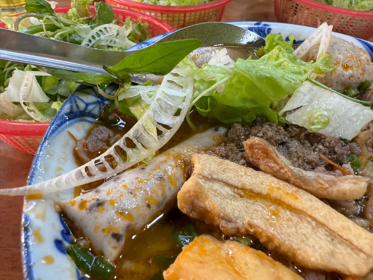 【Ho Chi Minh】こんな身近にこんな美味しいBun Rieuが？！ ~ Bun Rieu Co Huong Beo | フード ...